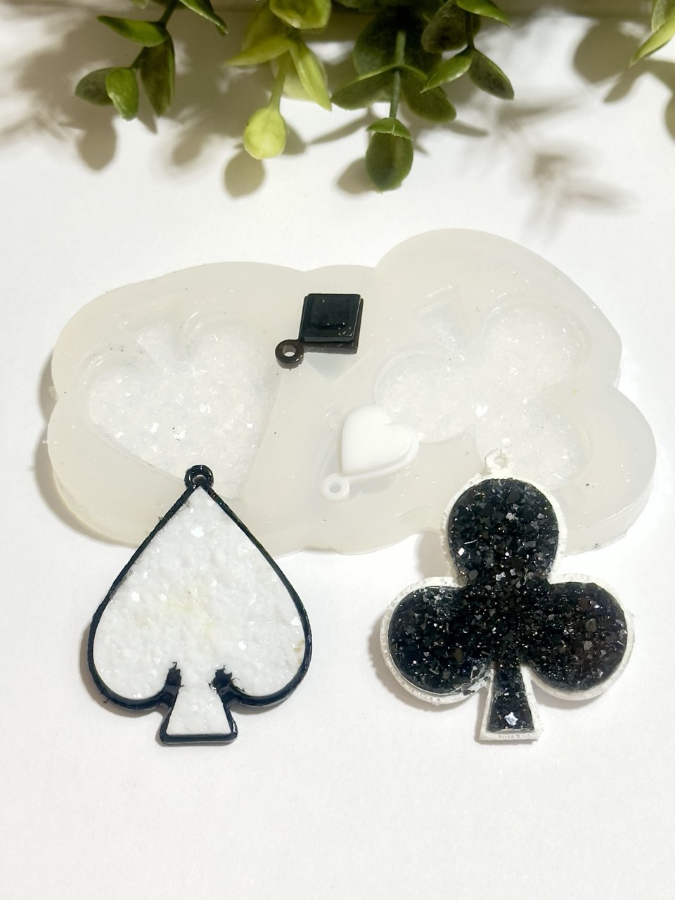 Crystal Druzy Mold Kit for Making Unique Resin Jewelry - DIY Earrings and Pendant Designs