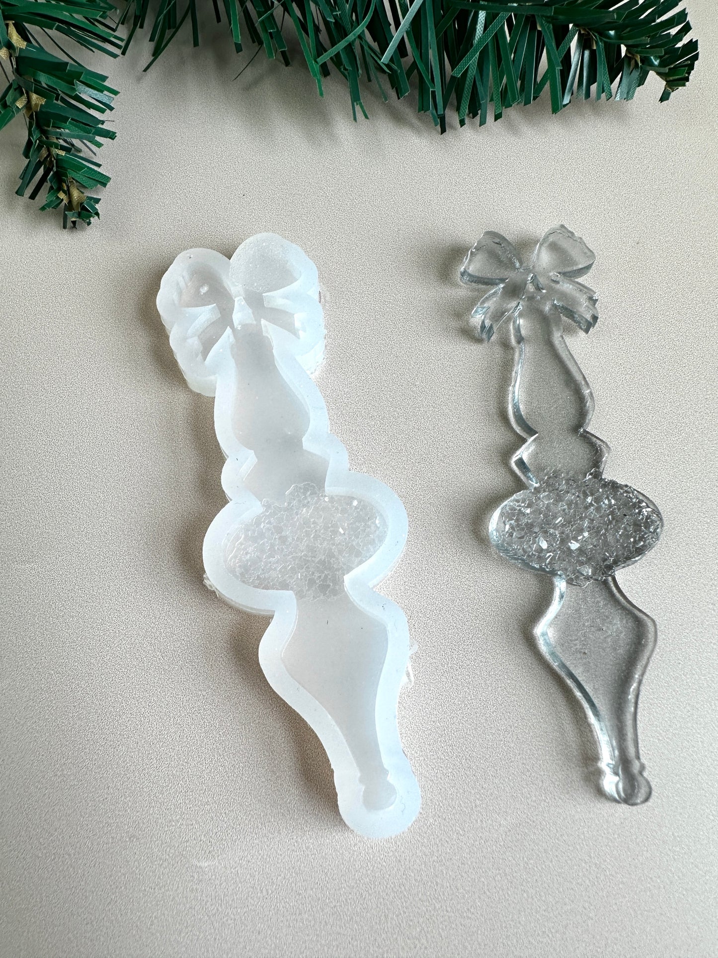 Christmas Tree Ornament Silicone Mold, Sparkling Crystals in Candle Design, Ideal for Christmas, Unique Gift for Artist