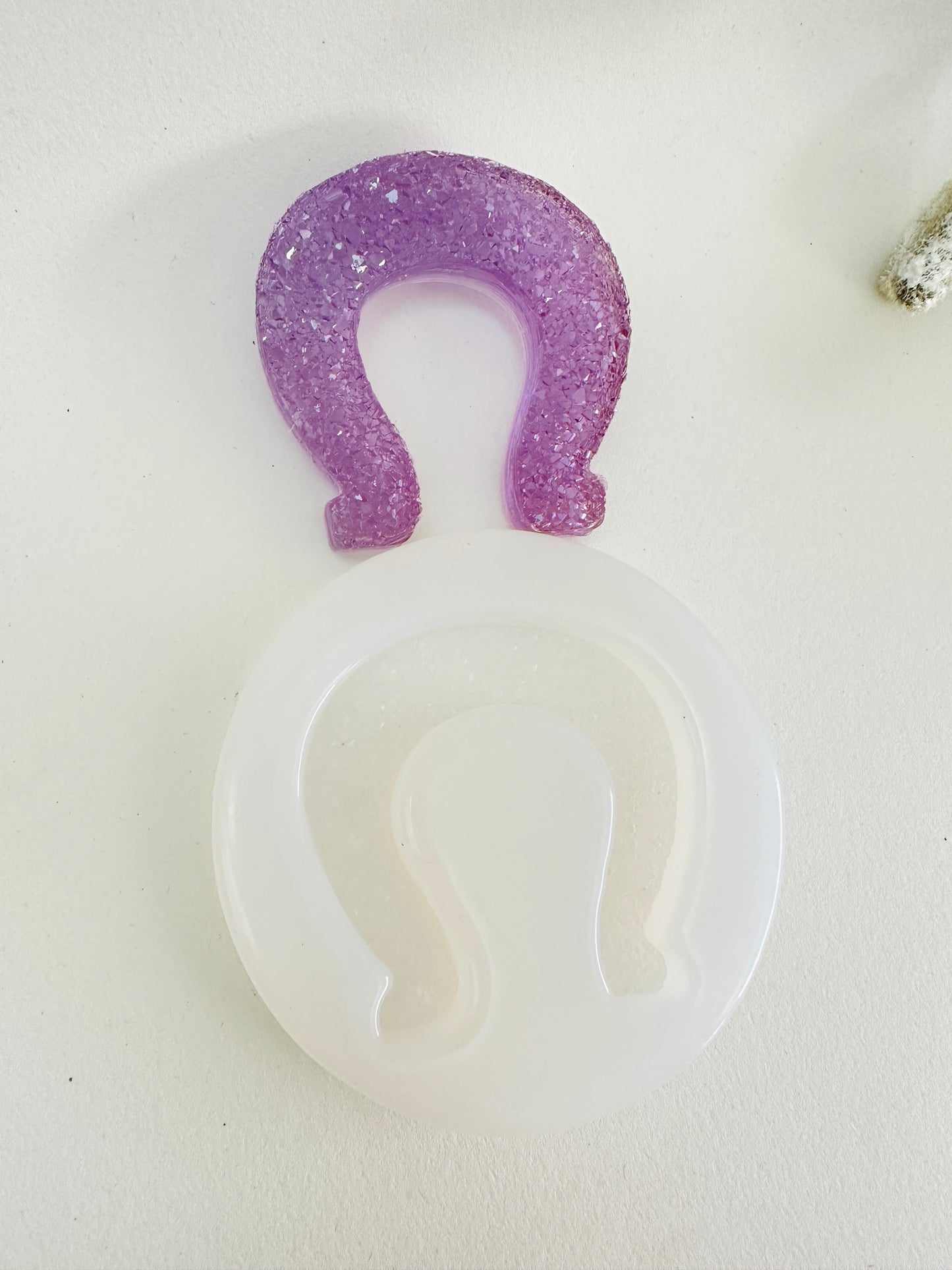 Horseshoe with Crystals Resin Silicone Mold - Sparkling DIY Craft Tool - Perfect for Jewelry Making - Unique Gift for Craft Lovers