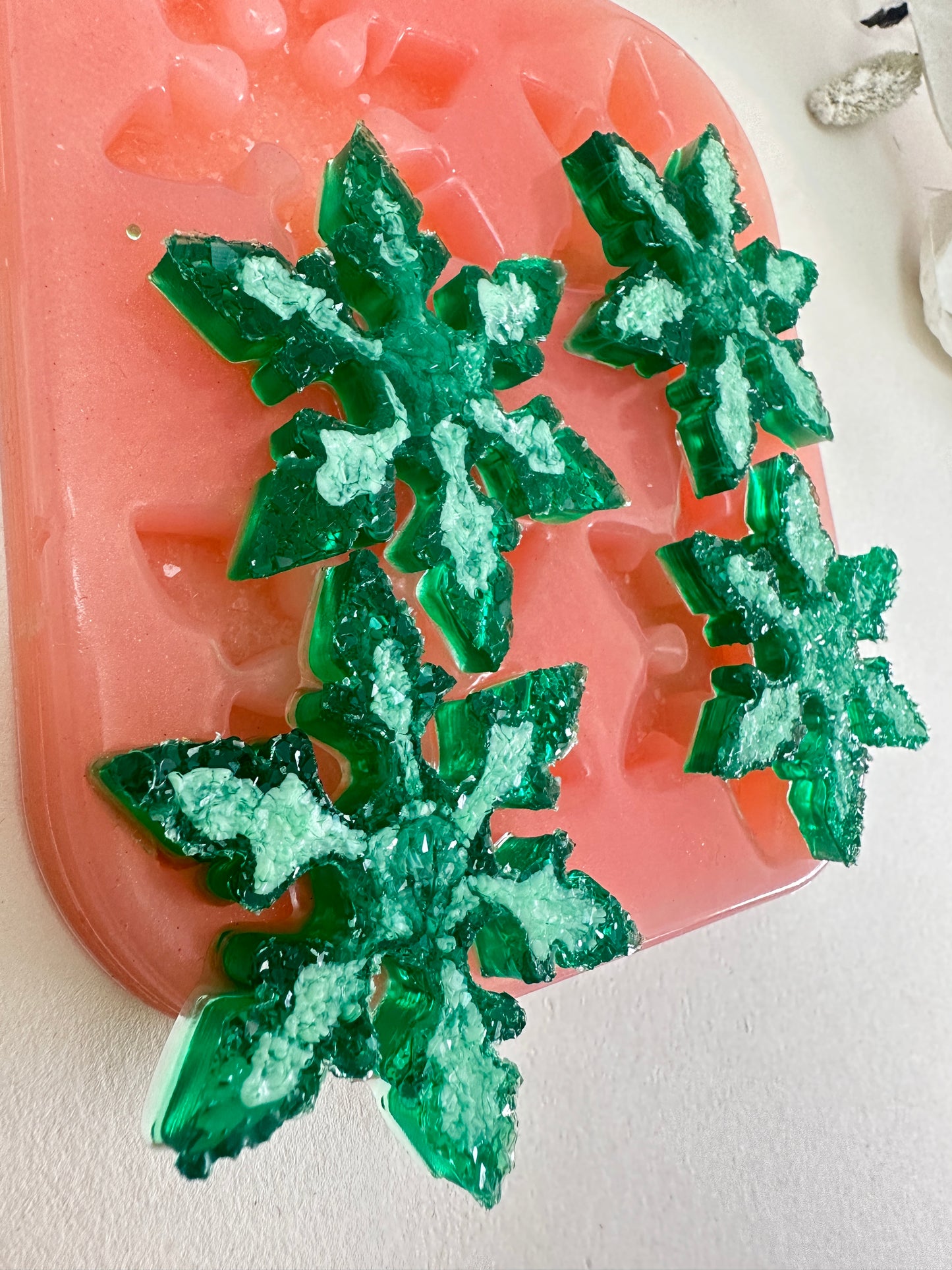 Набор силиконовых форм для снежинок с кристаллами для смолы — подробные формы на зимнюю тематику для поделок своими руками — идеальный подарок для мастеров