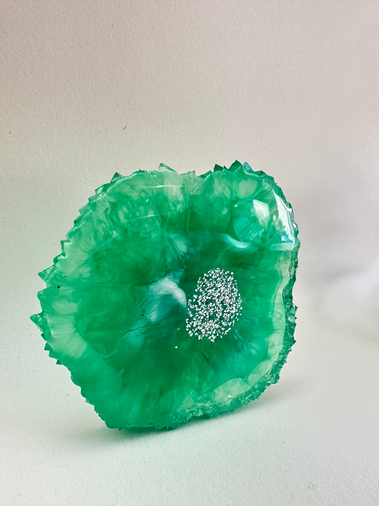 Luxuriöse Untersetzer-Silikonform mit Kristallkanten, ideal für die Herstellung einzigartiger Untersetzer, perfektes Einweihungs- oder Geburtstagsgeschenk