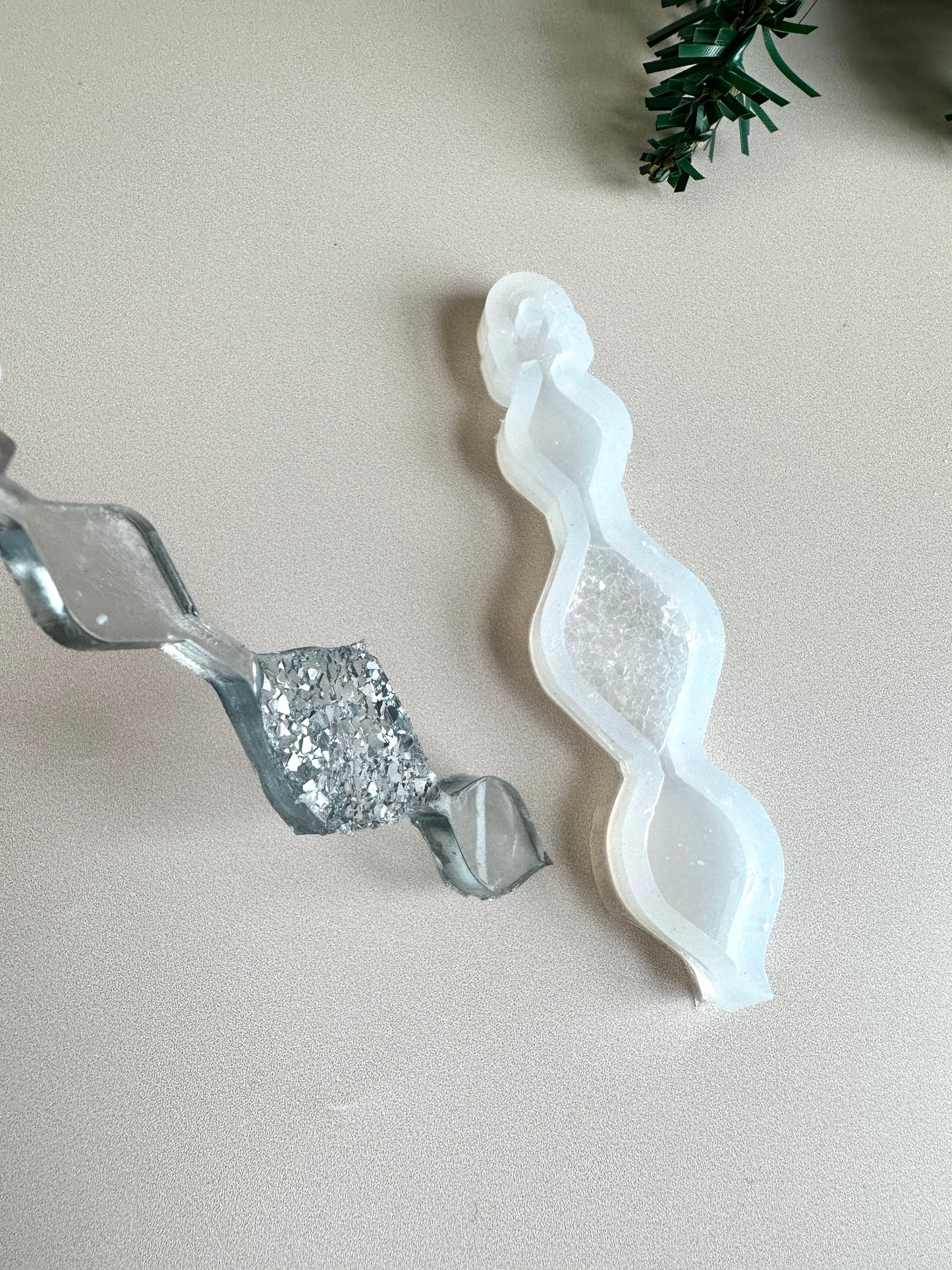 Silikonform für Weihnachtsbaumschmuck mit Kristallen – eiszapfenförmige Formen für Kunstharz-Bastelarbeiten – perfektes DIY-Weihnachtsdekor-Geschenk