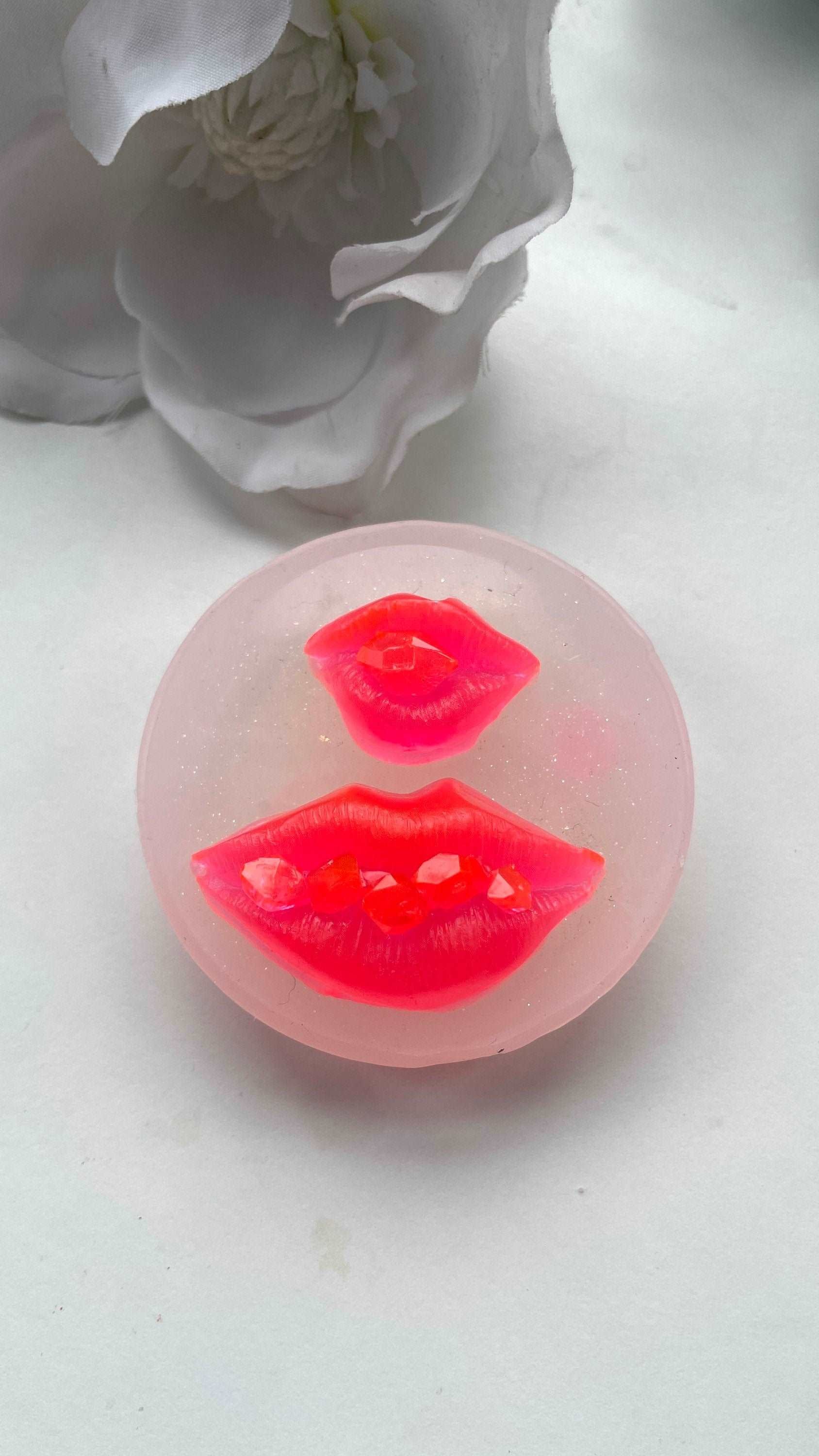 2 Set Lips with crystals Silicone Mold Epoxy Resin Mold Jewelry Making DIY Kissing mold with crystals Aesthetic form resin crystalline molds