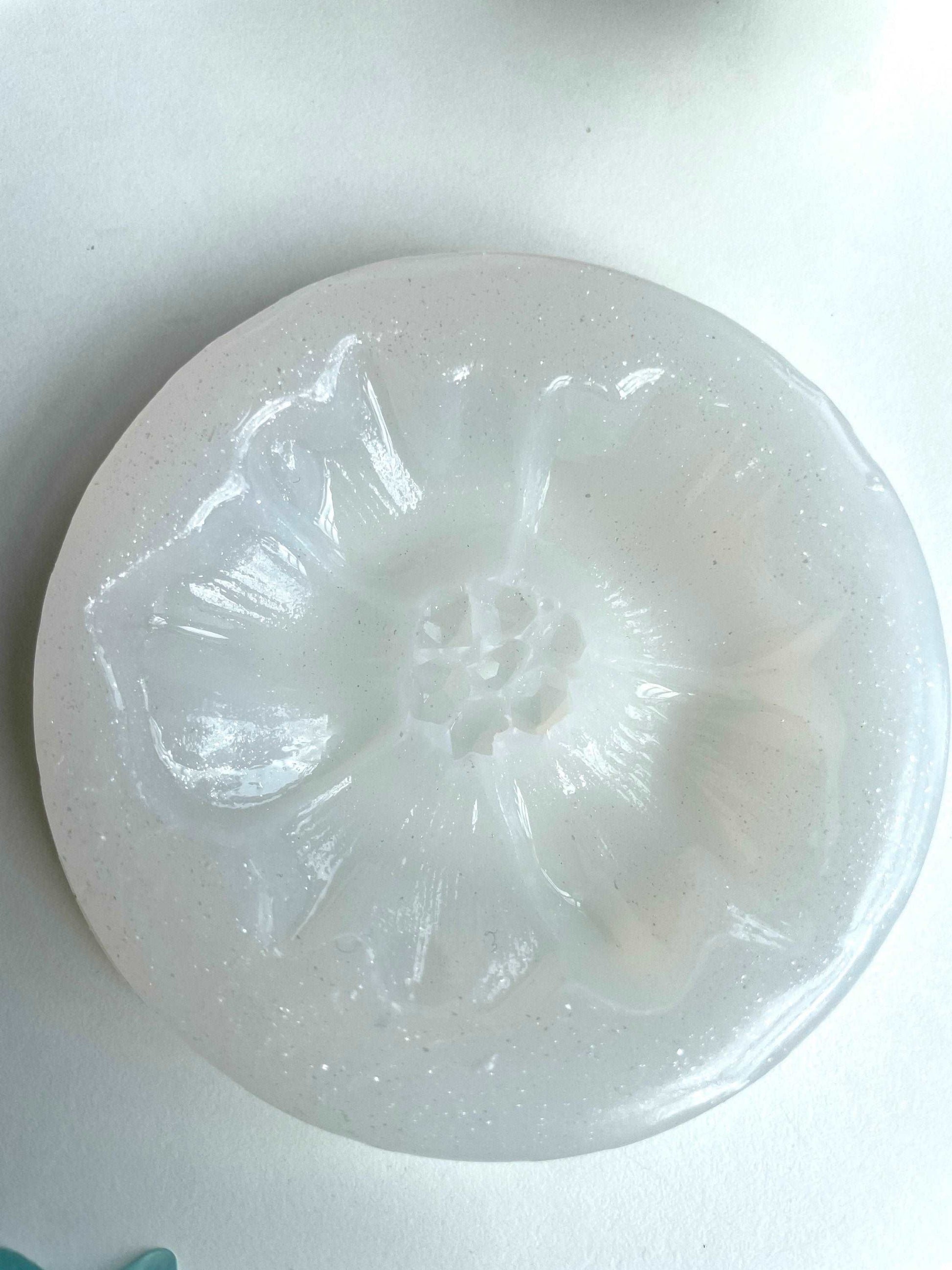 Beautiful flower with crystals silicone mold. Epoxy resin molds Natures mold, Pendant Brooch Jewelry mould. Clay molds Lily silicone mold