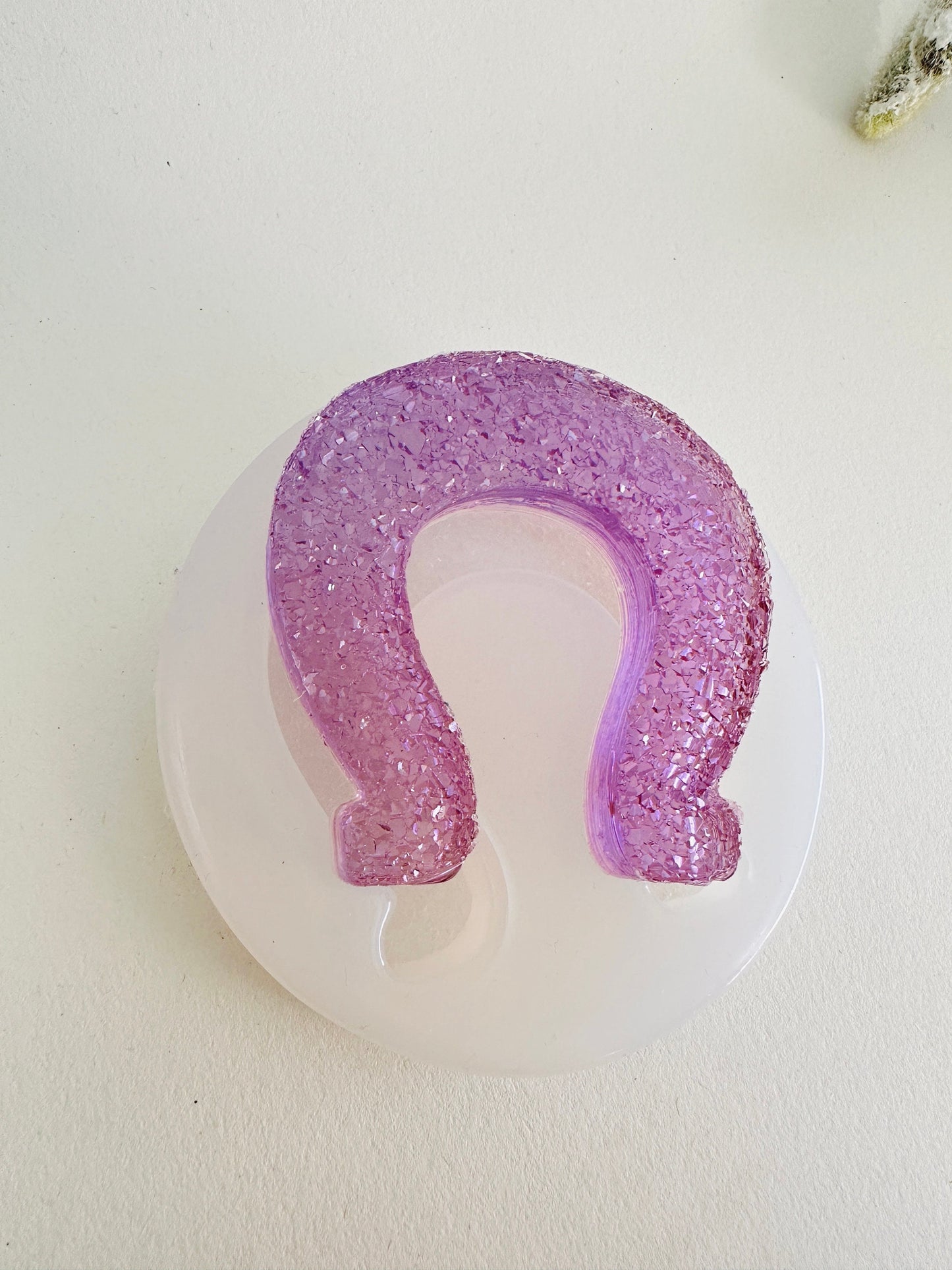 Horseshoe with Crystals Resin Silicone Mold - Sparkling DIY Craft Tool - Perfect for Jewelry Making - Unique Gift for Craft Lovers