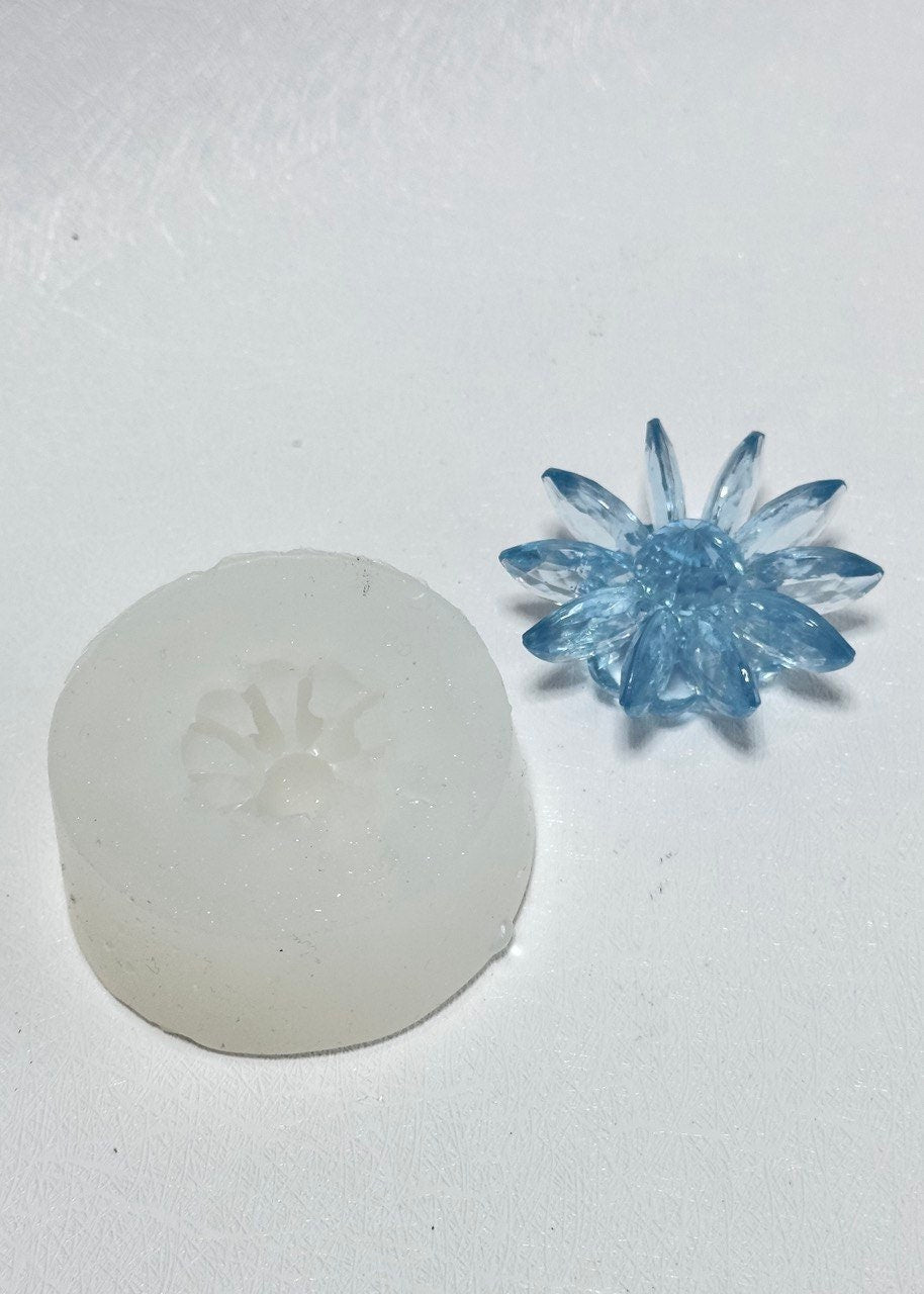 Dainty Small Crystal Flower Mold - Ideas Decor Shop