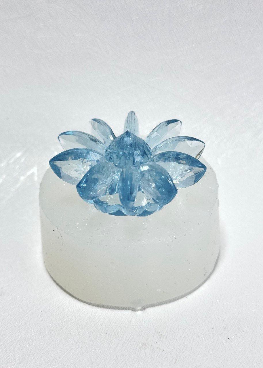 Dainty Small Crystal Flower Mold - Ideas Decor Shop