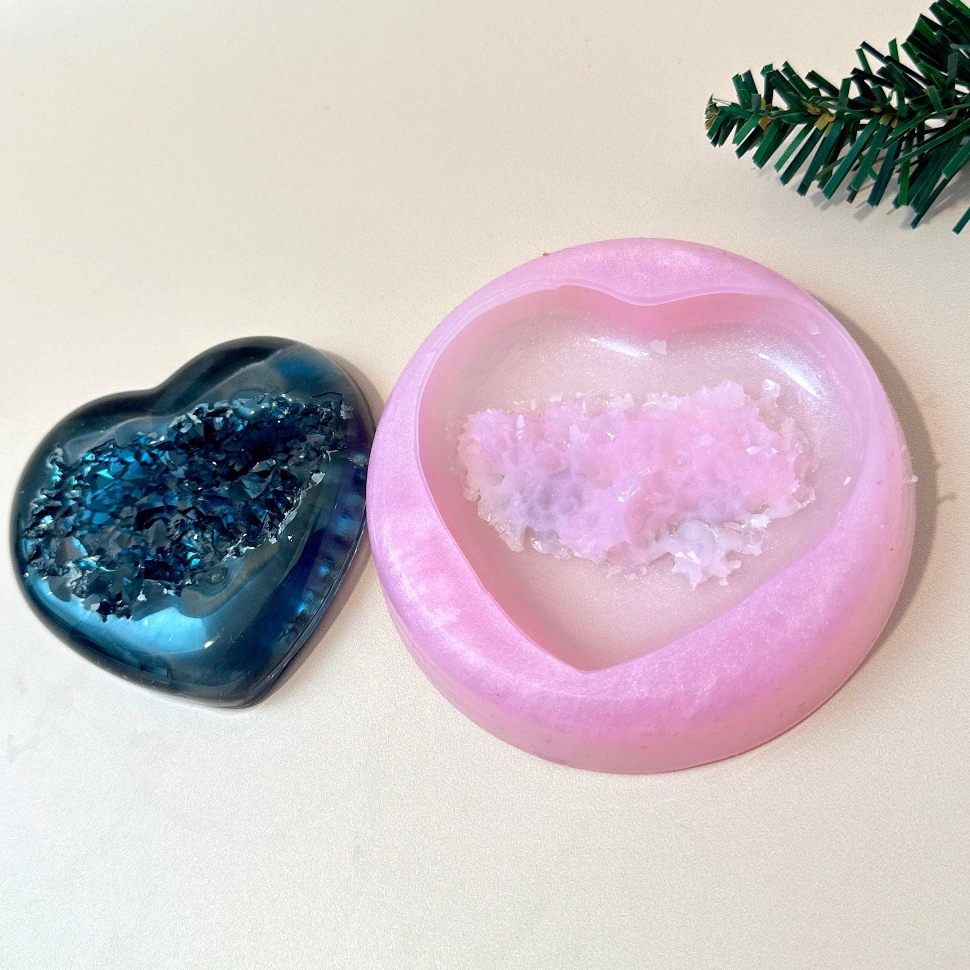 Crystal Geode Heart Silicone Mold - Artistic Resin Casting Tool for DIY Jewelry - Perfect Gift for Craft Lovers - Ideas Decor Shop