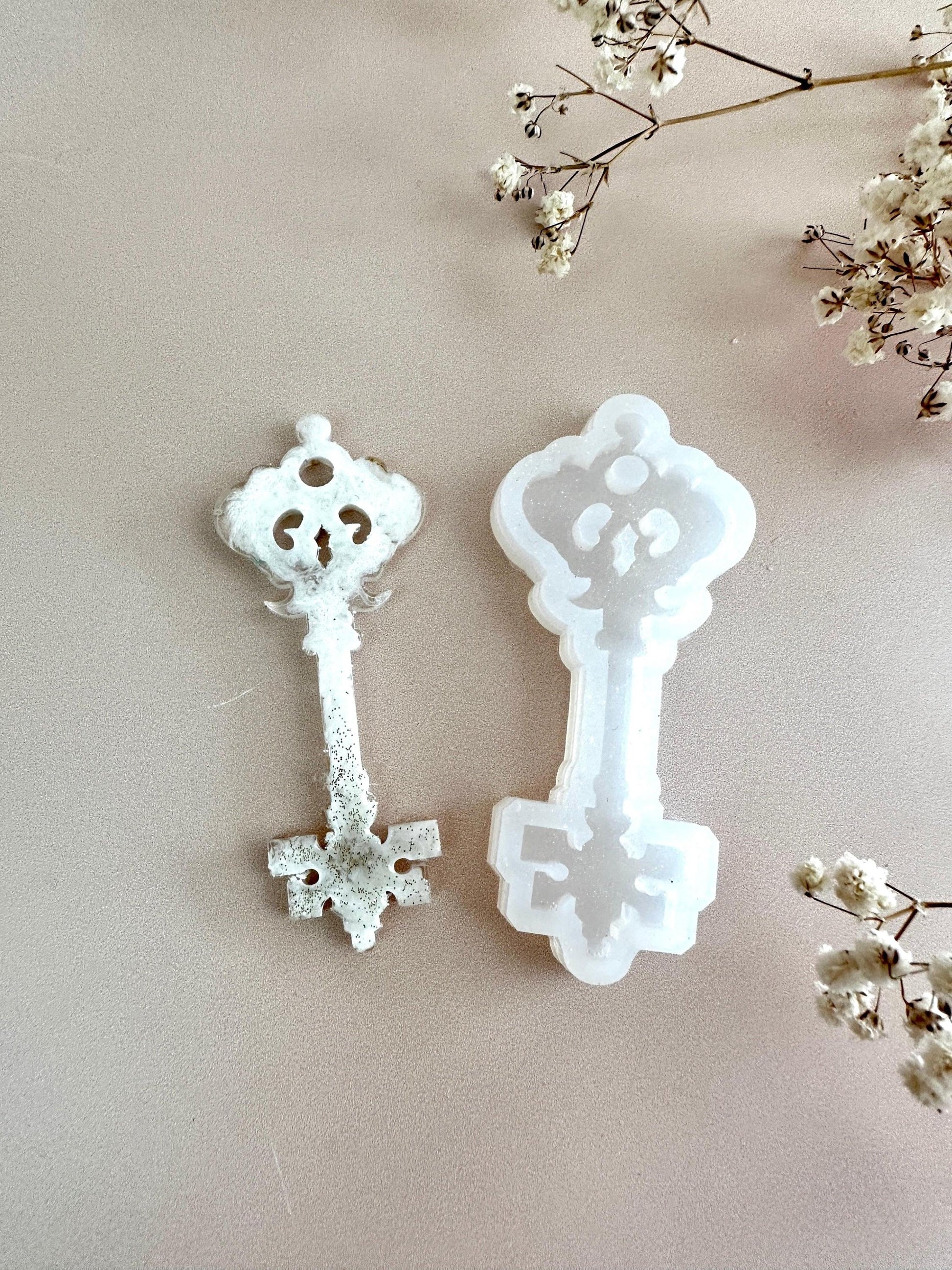 Silicone Mold in the Shape of a Key for Decorating a Christmas Tree - Ideas Decor Shop