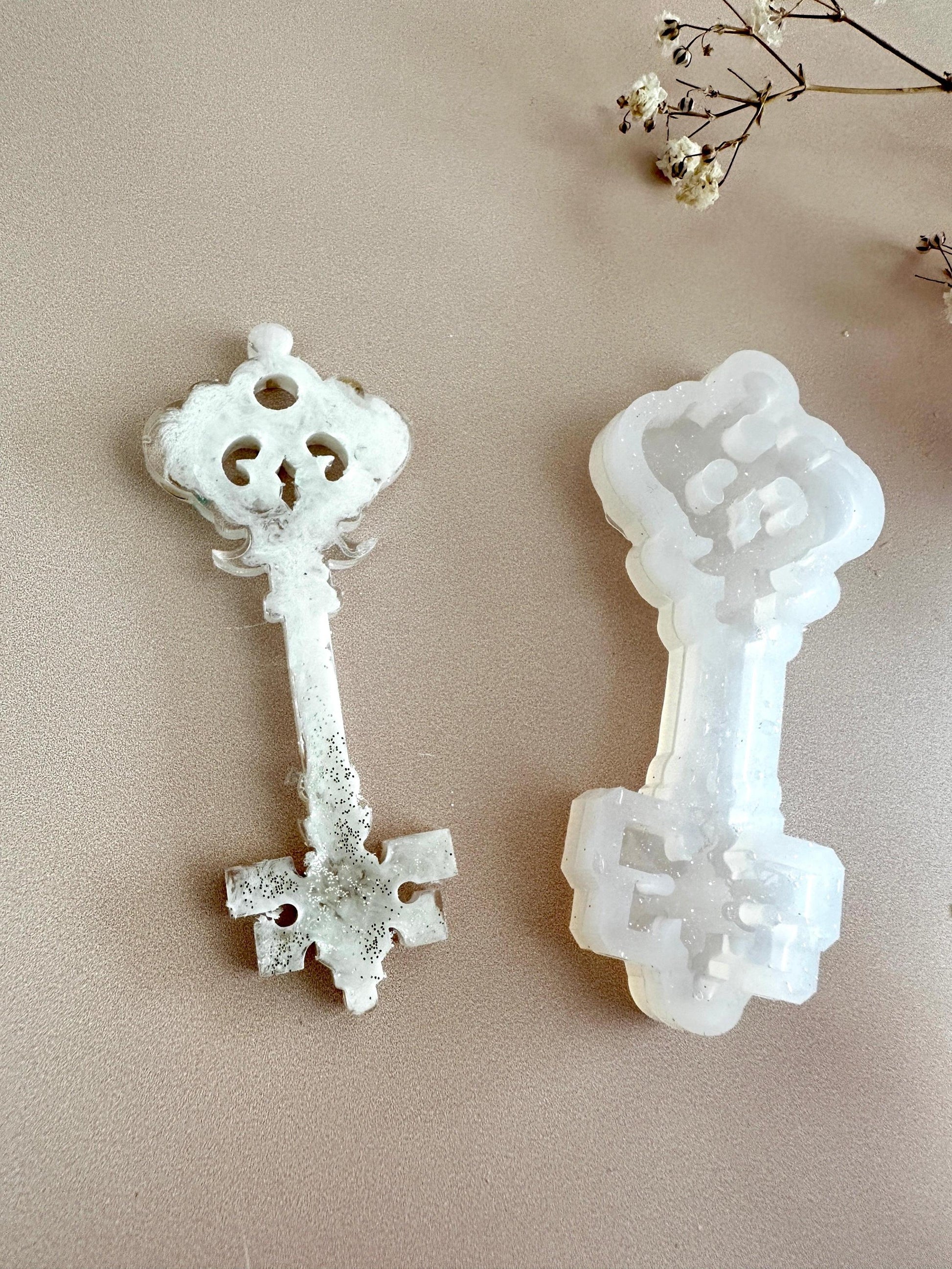 Silicone Mold in the Shape of a Key for Decorating a Christmas Tree - Ideas Decor Shop