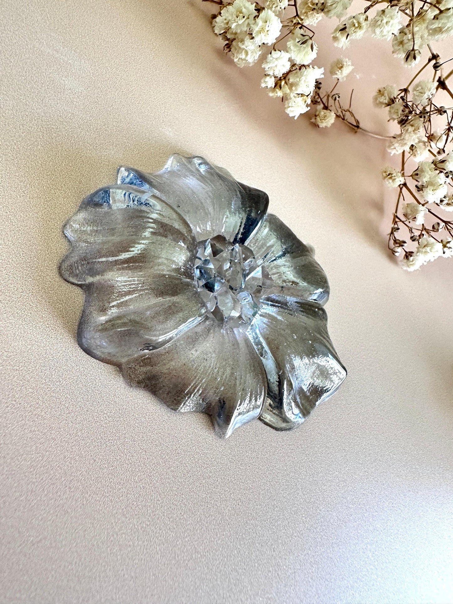 Create Stunning Jewelry with our Crystal-Adorned Lily Silicone Mold - Ideas Decor Shop