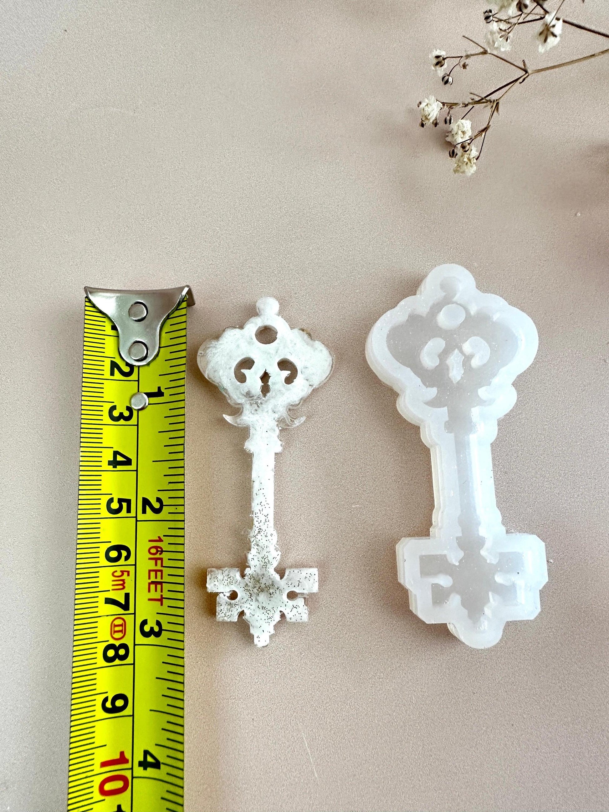 Silicone Mold in the Shape of a Key for Decorating a Christmas Tree - Ideas Decor Shop