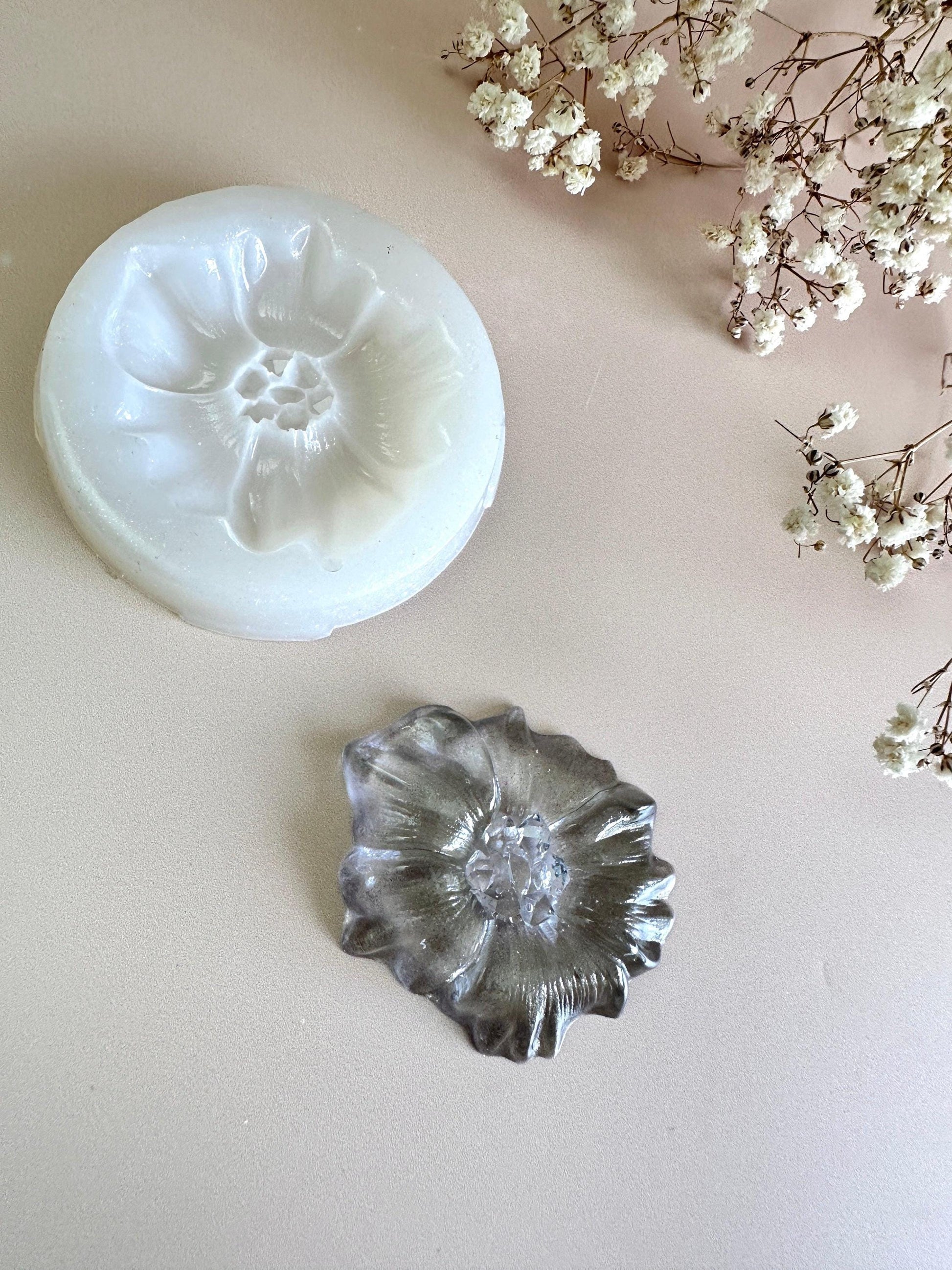 Create Stunning Jewelry with our Crystal-Adorned Lily Silicone Mold - Ideas Decor Shop