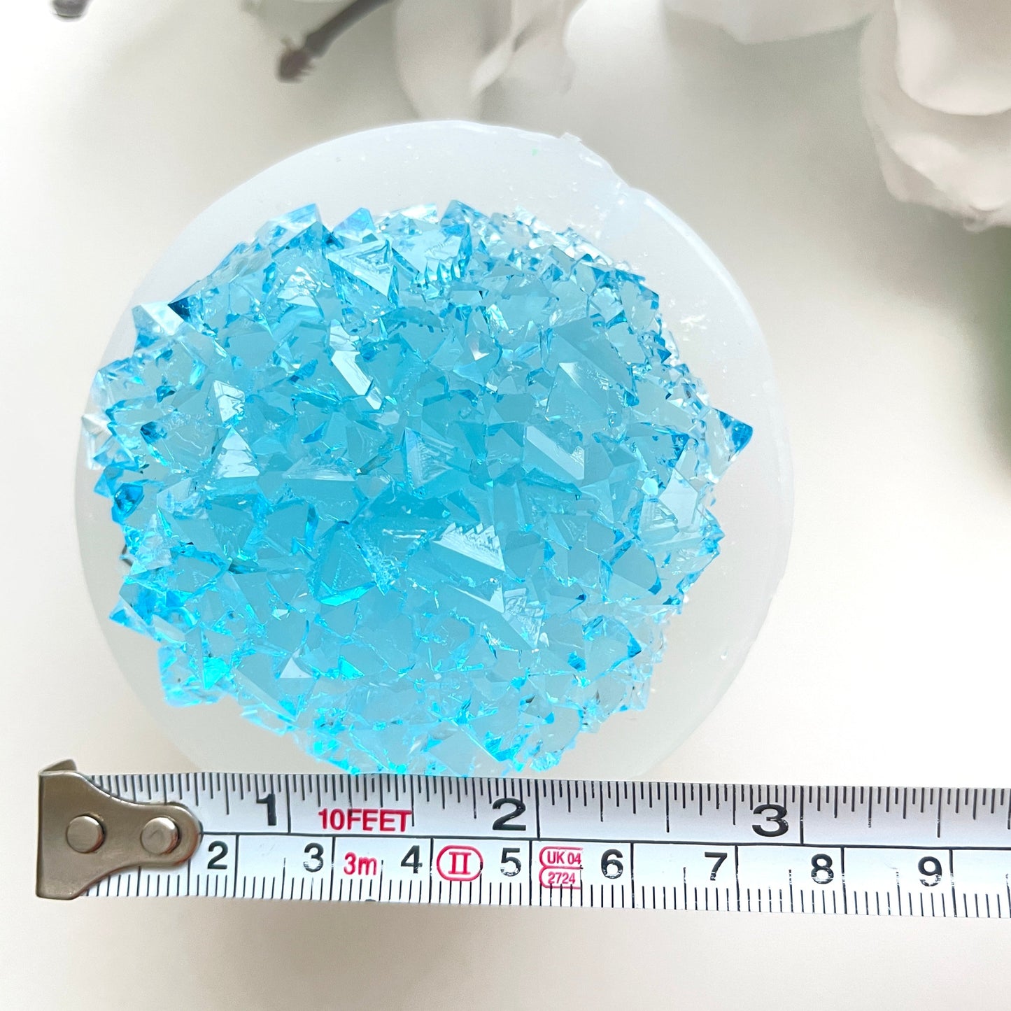 Сияющее великолепие: силиконовая форма среднего размера с кристаллами