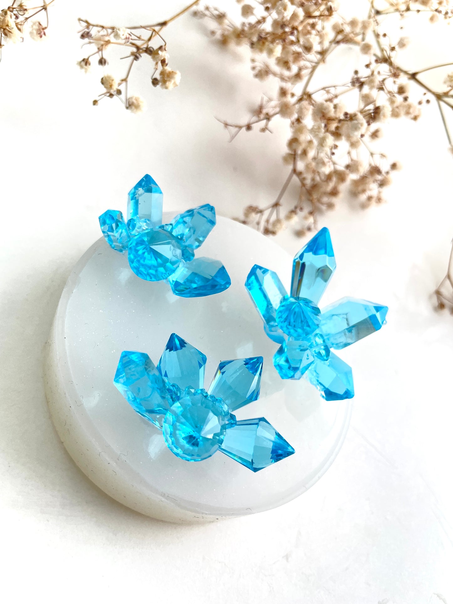 Create Stunning Resin Art with the 3 Little Crystals Silicone Mould