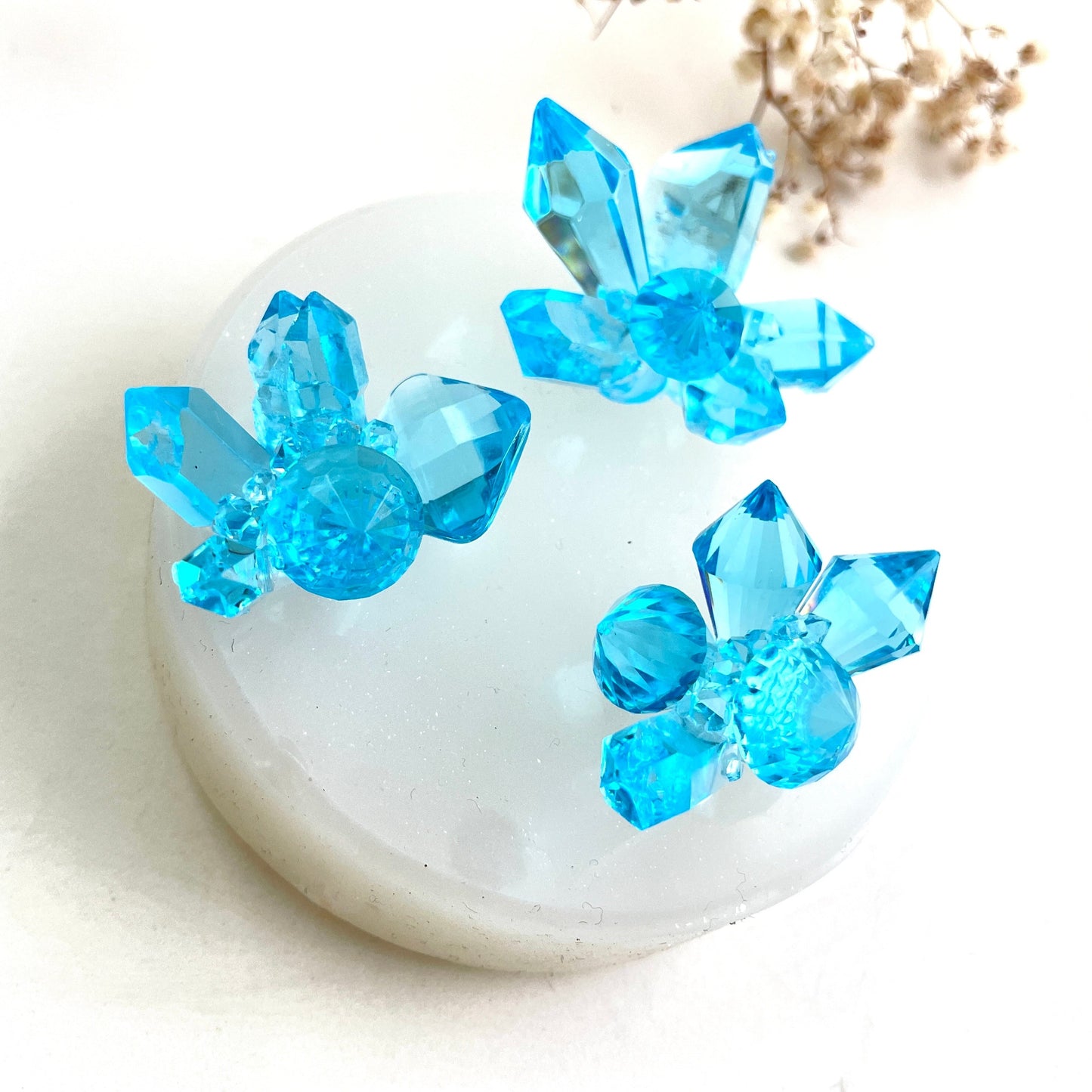 Kreieren Sie atemberaubende Kunstharzkunst mit der Silikonform „3 kleine Kristalle“.