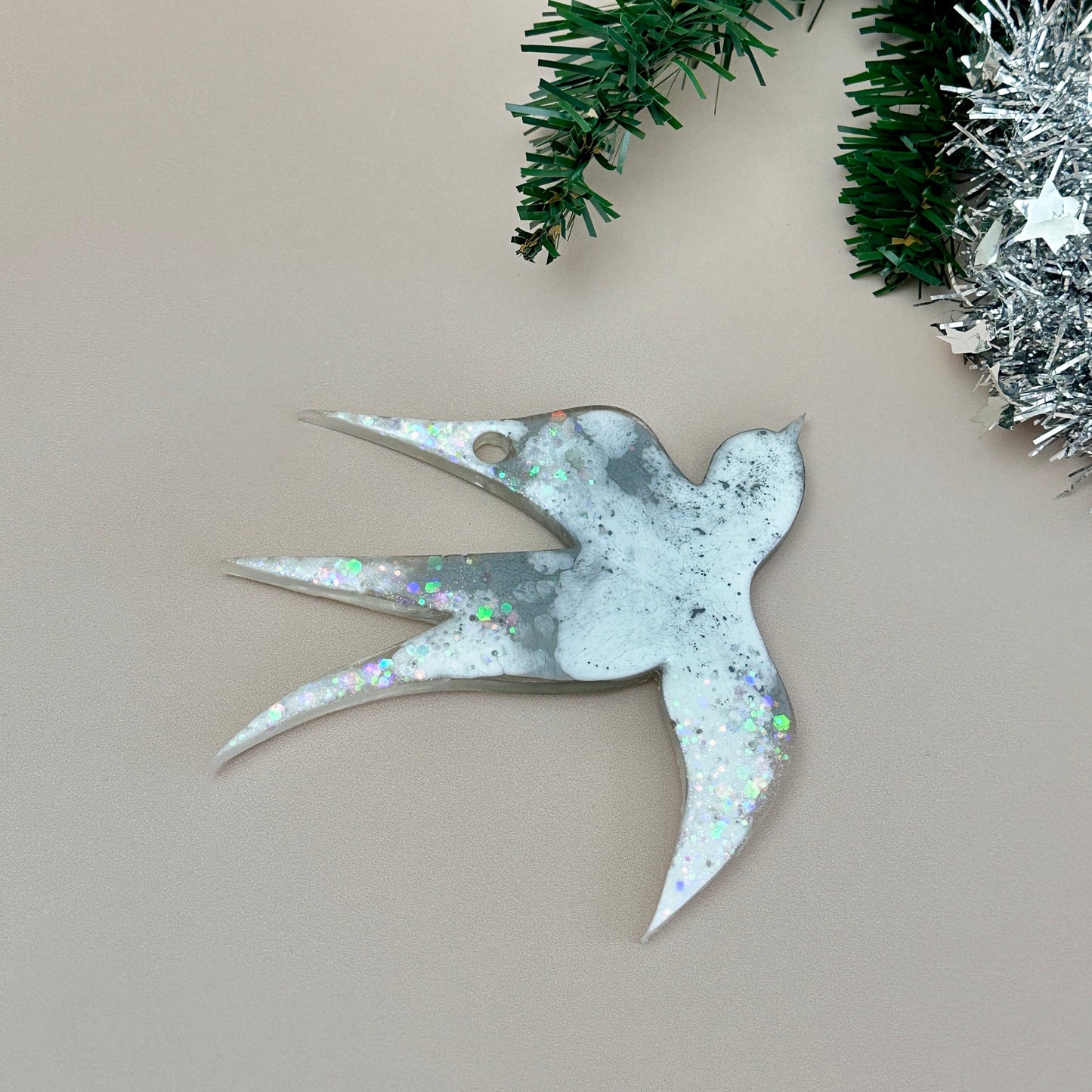 Schwalbenförmiger Weihnachtsbaumschmuck: Werten Sie Ihre Kunstharzkunst mit einer Silikonform auf
