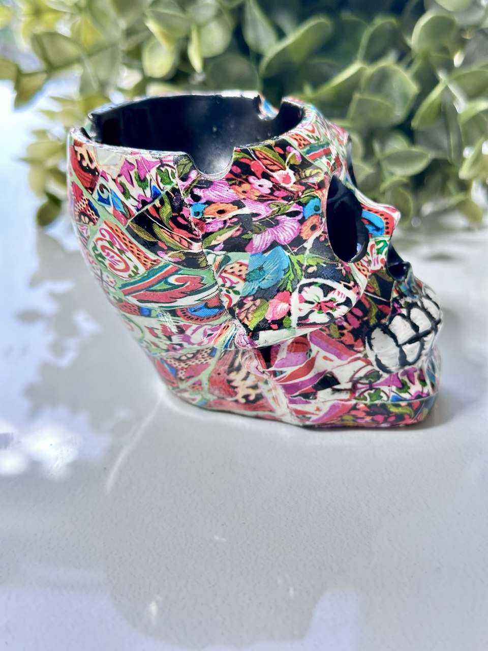 Skull Ashtray – 6 cm Colorful Resin Gothic Decor