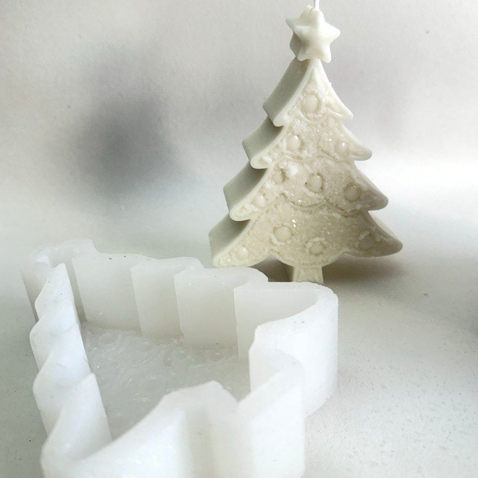 Silikon-Weihnachtsbaumform mit Kristallen – DIY-Kerzenherstellung
