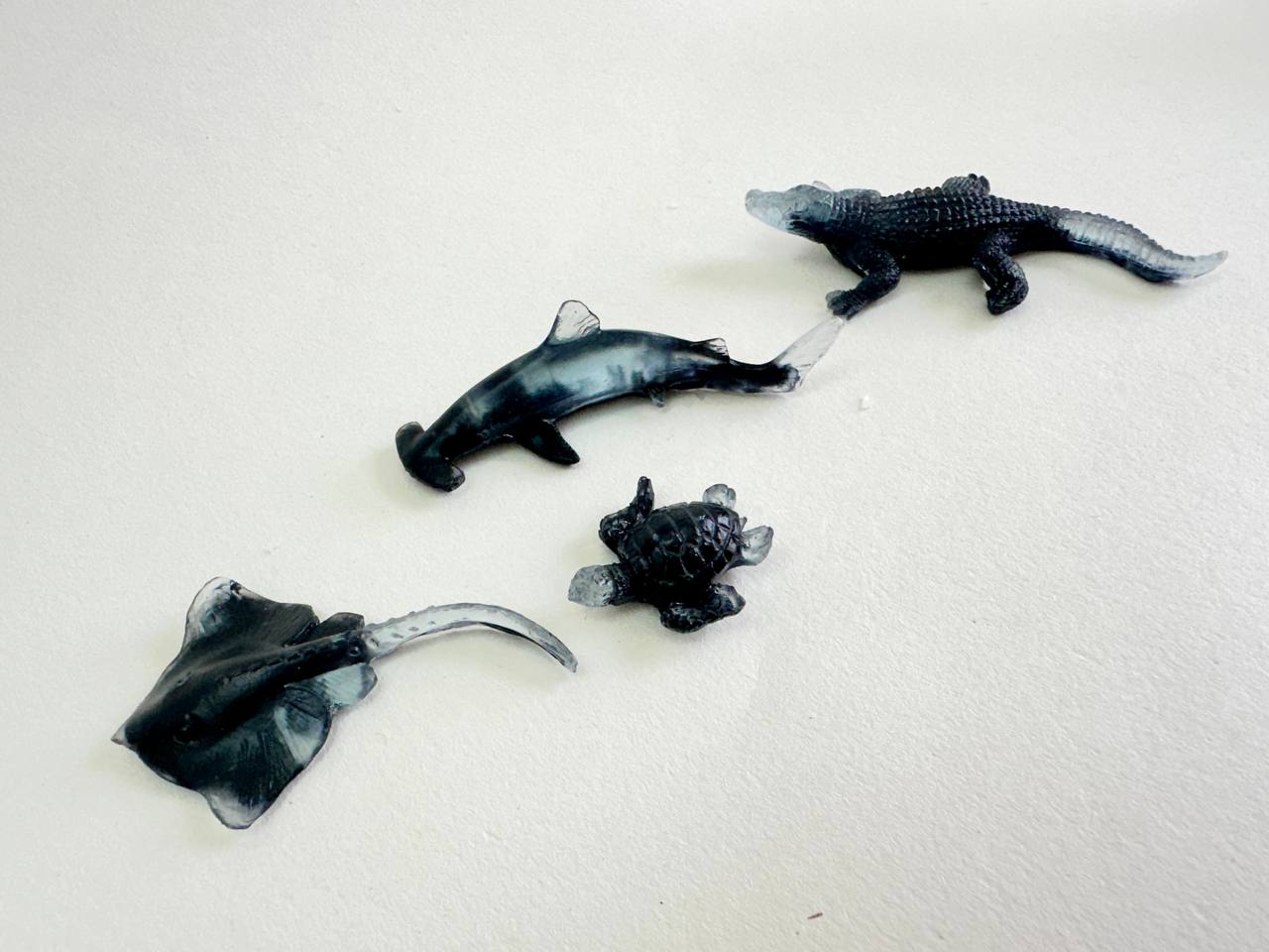 Kleine natürliche Figurenset-Form: Schildkröte, Rochen, Krokodil, Wal