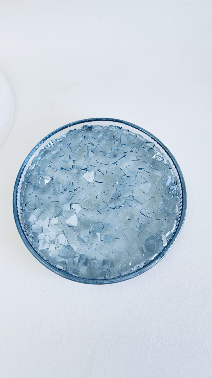 Create stunning crystals trays with this crystal medium silicone mould.