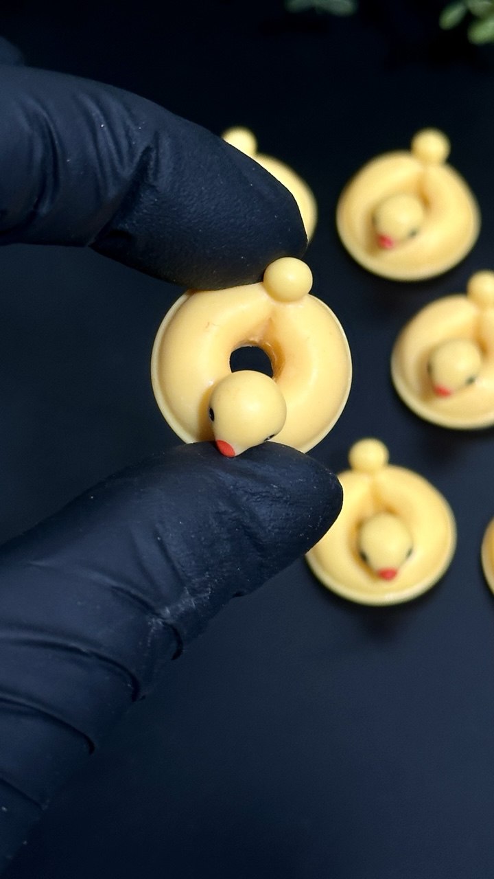 Silicone Duck Float Mold Set, 8 Mini Ducklings in Swim Ring