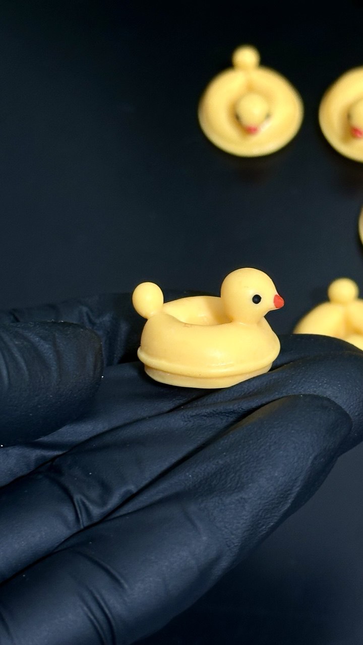 Silicone Duck Float Mold Set, 8 Mini Ducklings in Swim Ring