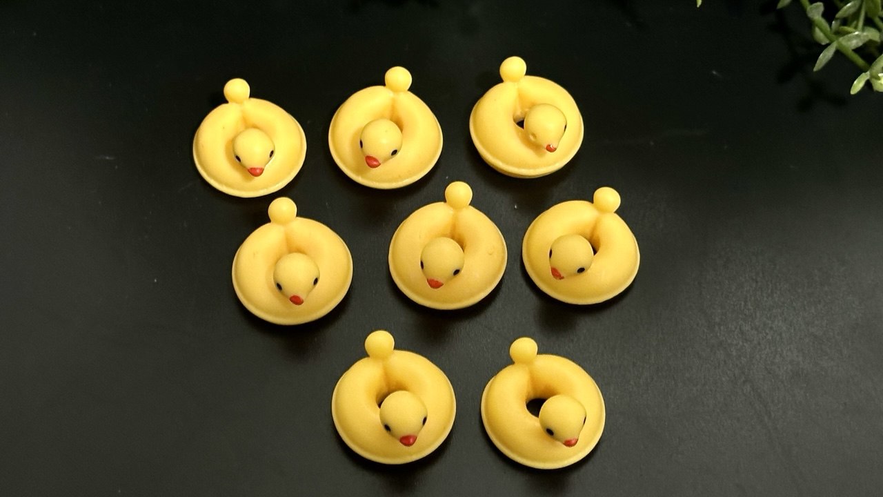 Silicone Duck Float Mold Set, 8 Mini Ducklings in Swim Ring