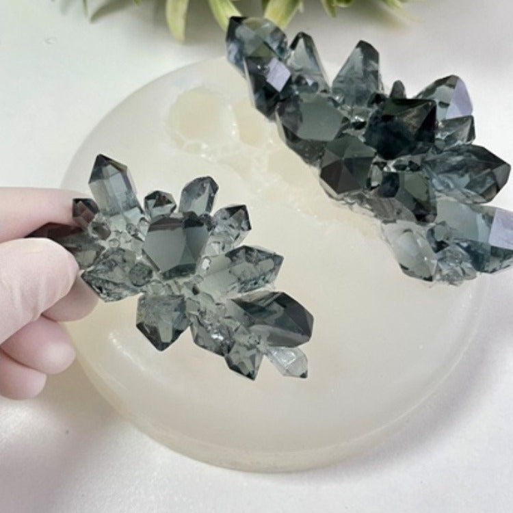 Luxuriöse Kristalltürme mit unserer Silikonform „Big Crystal Dots“.