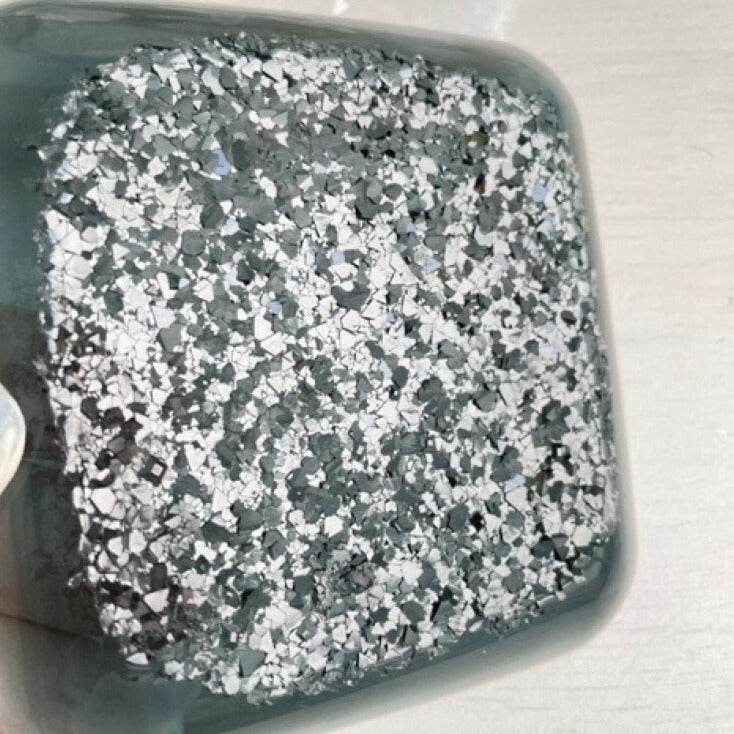 Создавайте потрясающие изделия из кристаллической смолы с помощью нашей силиконовой формы Amethyst Square Druse Crystal.