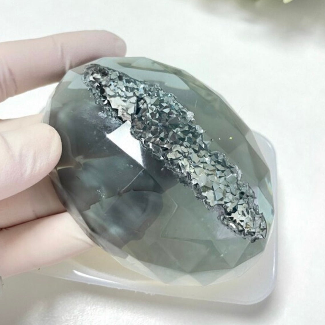 Kristall-Geoden-Silikonform: Erstellen Sie atemberaubende Kristall-Geoden-Designs