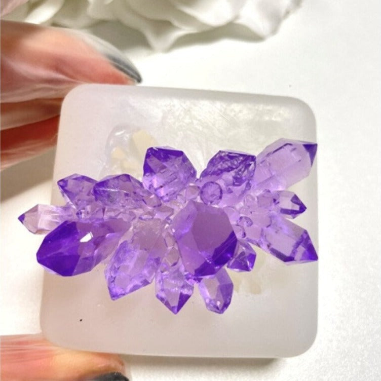 Силиконовая форма для кристаллов «Маленький цветок»: нежная и ослепительная