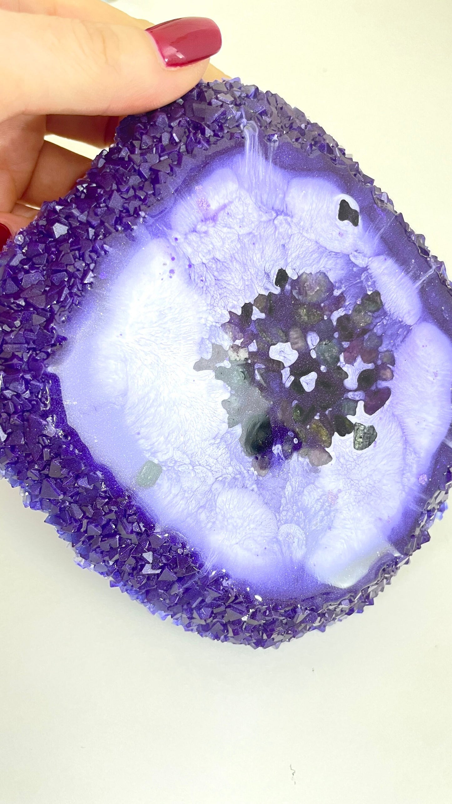 Luxury Crystal Edge Coaster Silicone Mold: Geode Resin Amethyst Cluster Tray